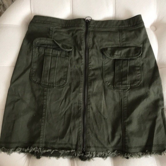 Hollister Dresses & Skirts - Utility style Army green  Hollister mini skirt with front pockets and zipper EUC